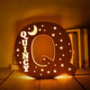 Personalisierter Buchstabe mit Namen - Holz LED-Nachtlicht - Mond-Baby